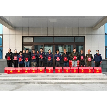 生產(chǎn)部門員工頒獎(jiǎng)