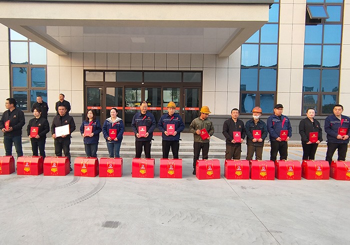 生產(chǎn)部門(mén)員工頒獎(jiǎng)