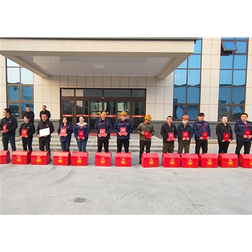 生產(chǎn)部門員工頒獎(jiǎng)